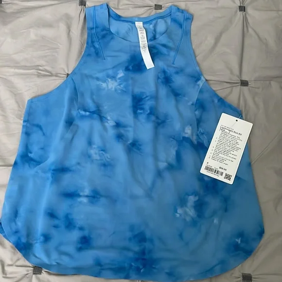 NEW Lululemon workout top - Picture 4 of 4